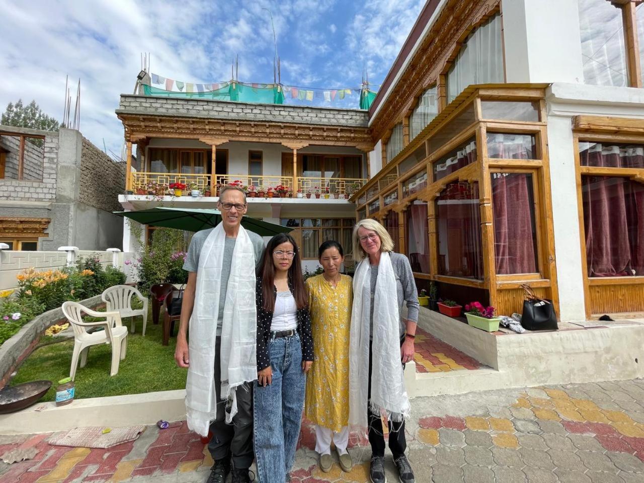 Laksdup Guest House Leh Extérieur photo